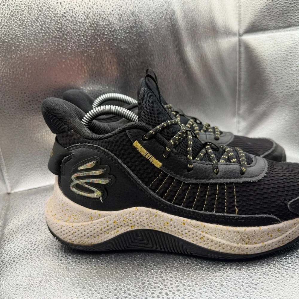 Size 7Y Under Armour UA Curry‎ 3Z7 Black Kids Basketball Shoes 3026623-001